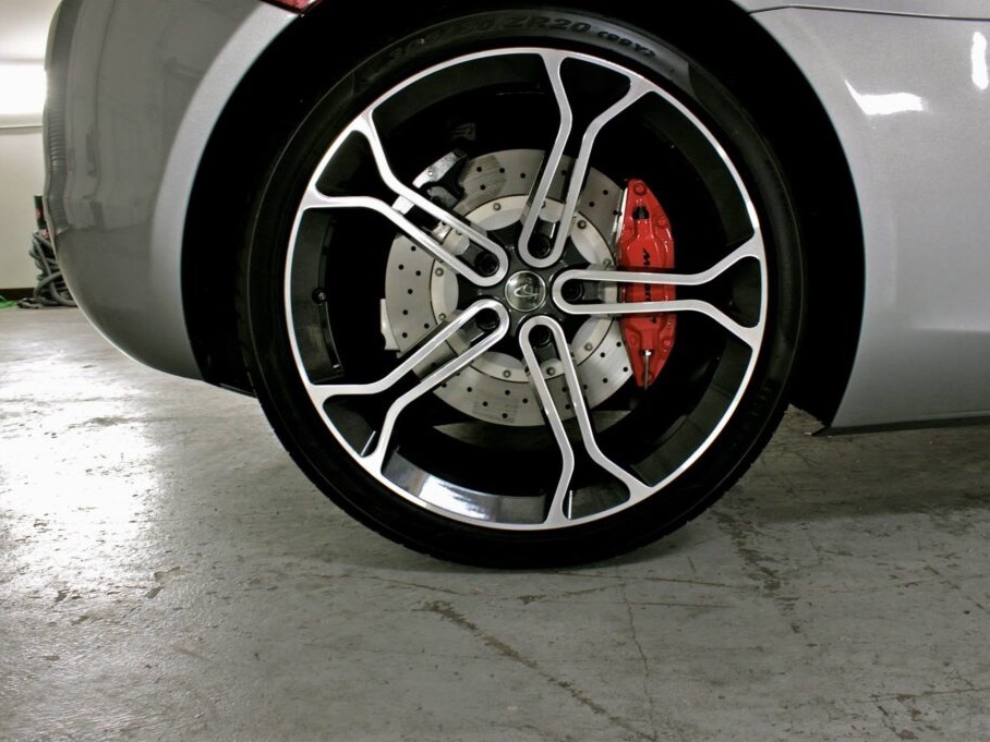 Mercedes SLR wheel detailed to show condition